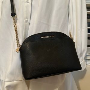 Black Michael Kors Crossbody Purse 🖤✨✨✨🖤